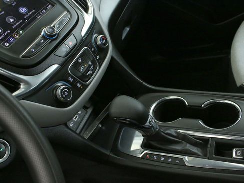 Used 2023 Chevrolet Equinox LS image 19