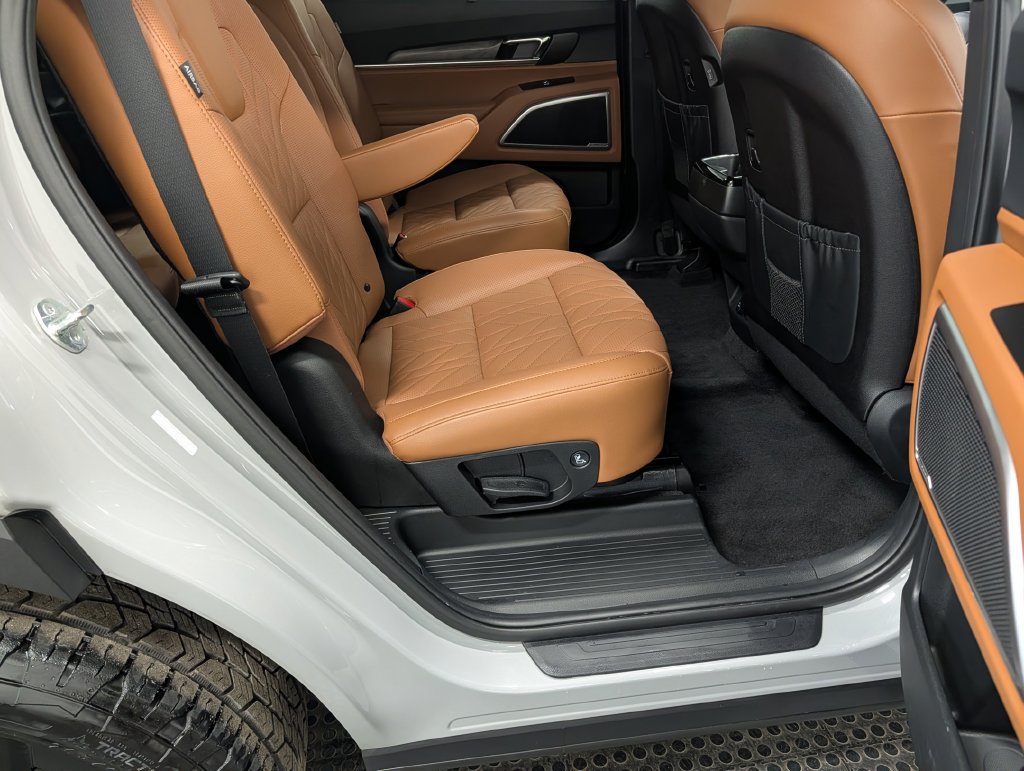 Used 2025 Kia Telluride AWD image 33