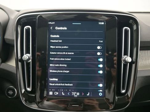 Used 2024 Volvo XC40 B5 Plus image 17