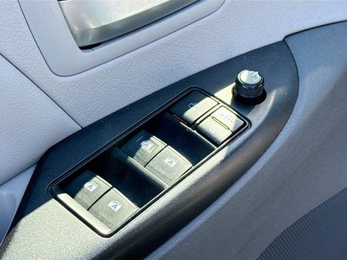 Used 2016 Toyota Sienna LE image 8