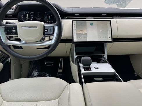 Used 2025 Land Rover Range Rover SE AWD/4WD image 10