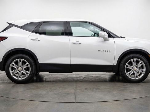 Used 2025 Chevrolet Blazer LT FWD image 11