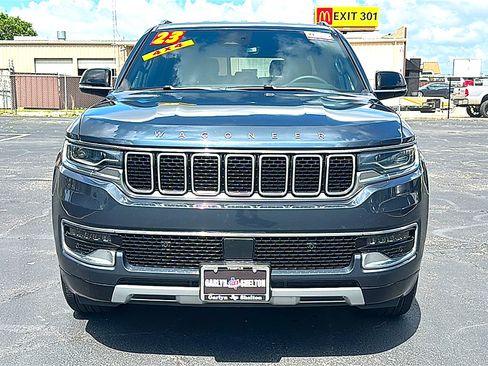 Used 2023 Jeep Wagoneer L Series II AWD/4WD image 11