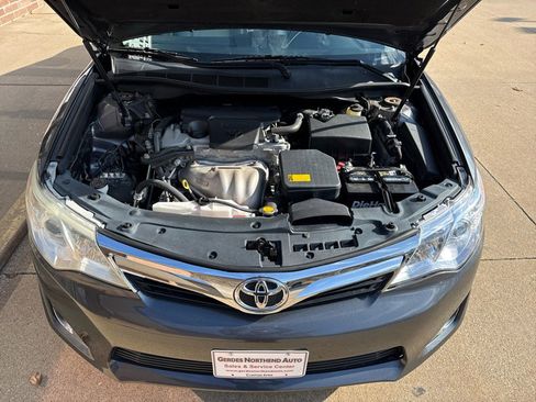 Used 2014 Toyota Camry XLE image 28
