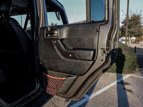 Used 2017 Jeep Wrangler Unlimited Rubicon image 46