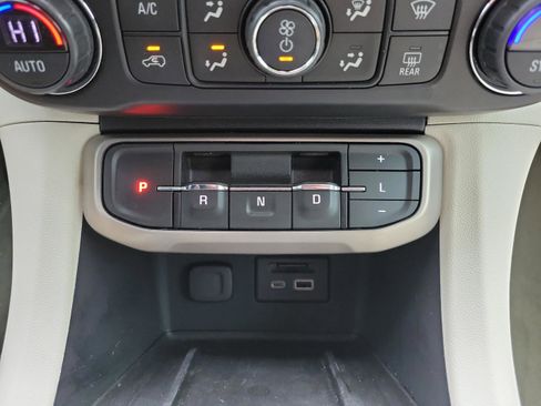 Used 2021 GMC Acadia Denali w/ Denali Technology Package image 28