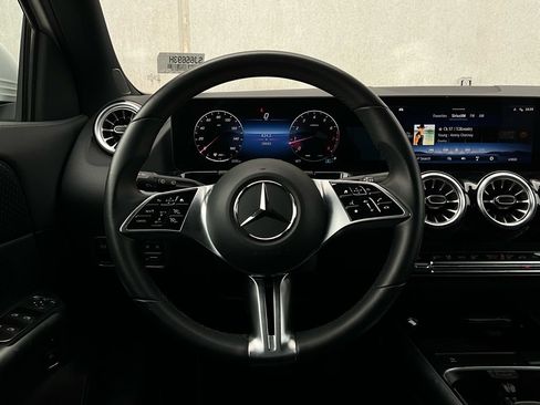 Used 2025 Mercedes-Benz GLA 250 image 36