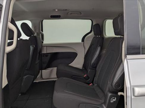 Used 2023 Chrysler Voyager LX FWD image 17