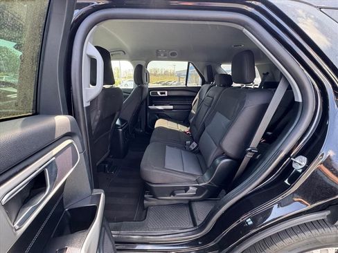 Used 2023 Ford Explorer XLT image 12