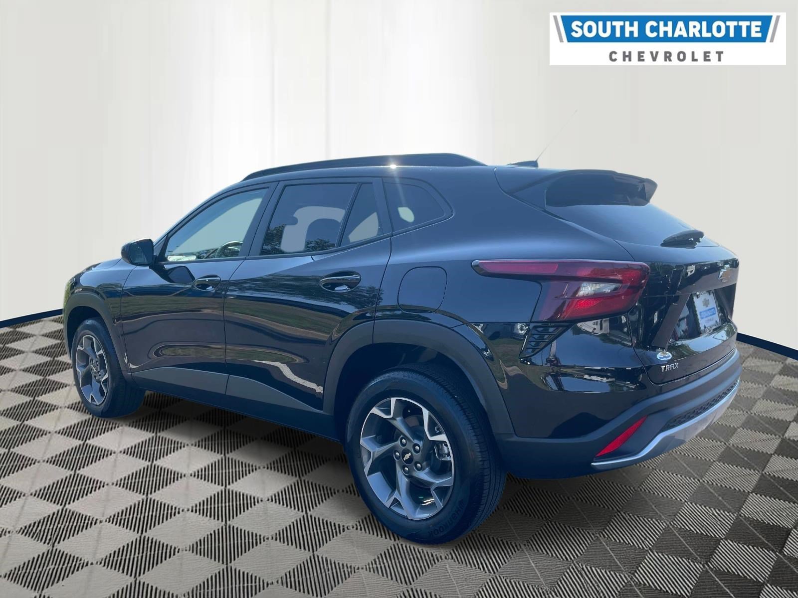 Used 2025 Chevrolet Trax LT w/ LT Convenience Package FWD image 6