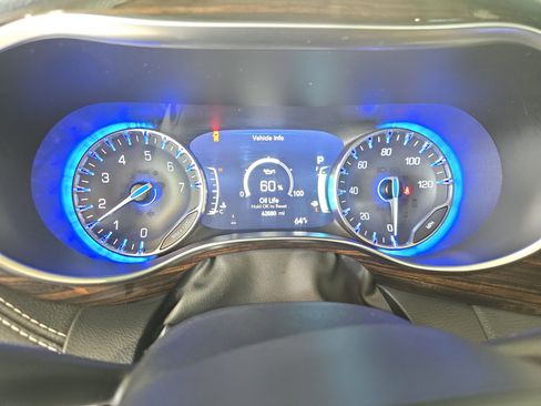 Used 2023 Chrysler Pacifica Limited FWD image 16