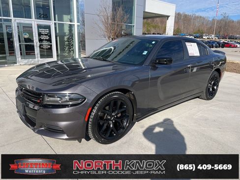 Used 2019 Dodge Charger SXT image 1