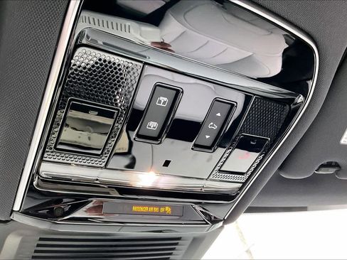 Used 2025 Land Rover Range Rover Sport Dynamic SE image 36