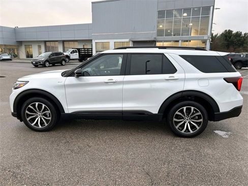 Used 2025 Ford Explorer ST-Line image 6