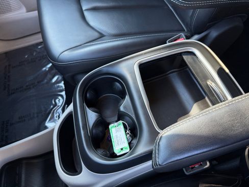 Used 2023 Chrysler Pacifica Touring-L image 20