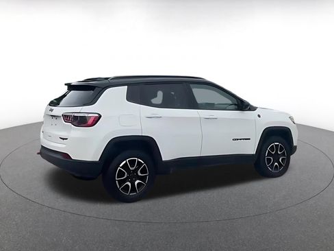 Used 2025 Jeep Compass Trailhawk AWD/4WD image 9