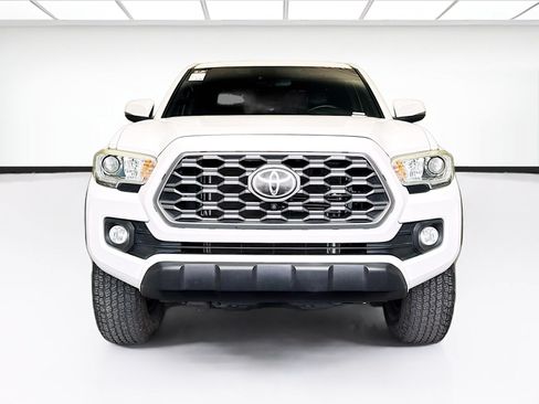 Used 2020 Toyota Tacoma TRD Off-Road w/ TRD Premium Off Road Package AWD/4WD image 2