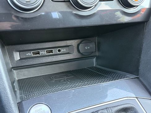 Used 2020 Volkswagen Tiguan SE image 21