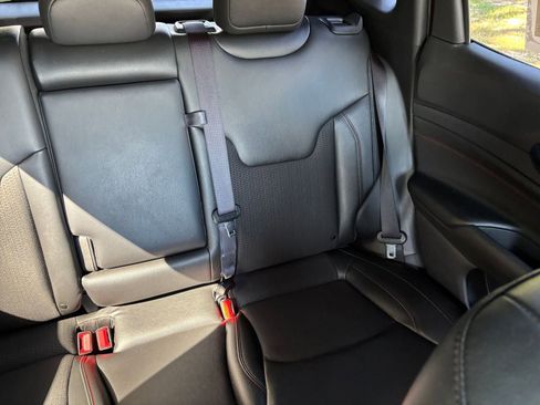 Used 2025 Jeep Compass Trailhawk image 37