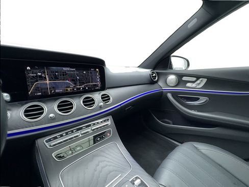 Used 2022 Mercedes-Benz E 350 Sedan w/ AMG Line Exterior image 40