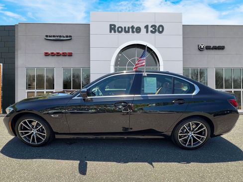 Used 2022 BMW 330e xDrive w/ Premium Package AWD/4WD image 5