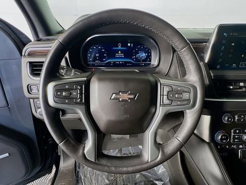 Used 2023 Chevrolet Suburban Z71 w/ Luxury Package image 15