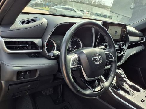 Used 2024 Toyota Highlander XSE image 13