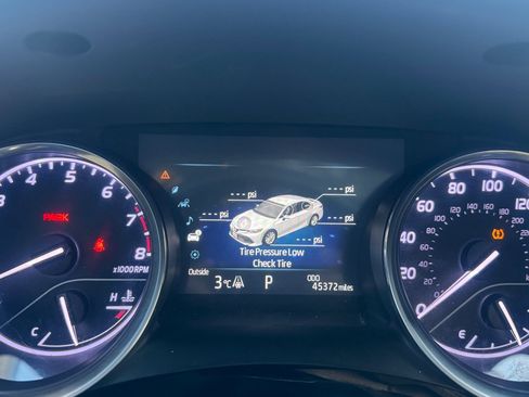 Used 2018 Toyota Camry XLE image 20