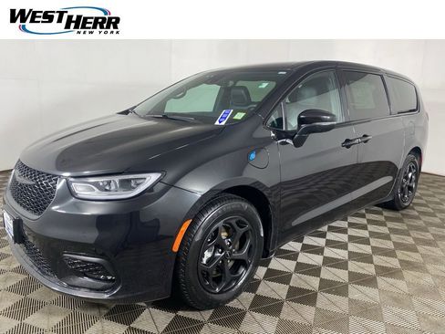 Used 2023 Chrysler Pacifica Touring-L w/ S Appearance Package image 23