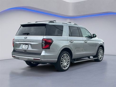 Used 2024 Ford Expedition Platinum AWD/4WD image 3