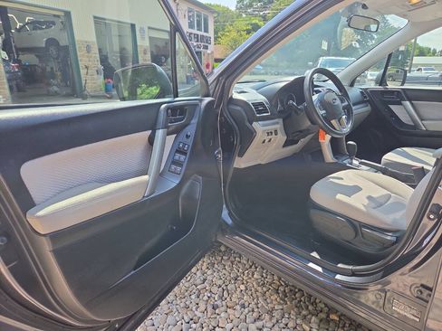 Used 2018 Subaru Forester 2.5i w/ Alloy Wheel Package AWD/4WD image 9