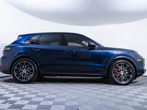 Certified 2024 Porsche Cayenne S AWD/4WD image 8