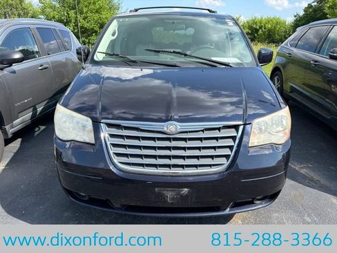 Used 2010 Chrysler Town & Country Touring Plus FWD image 9