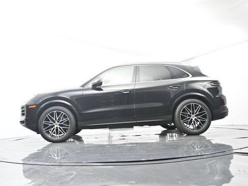 Certified 2025 Porsche Cayenne AWD/4WD image 44