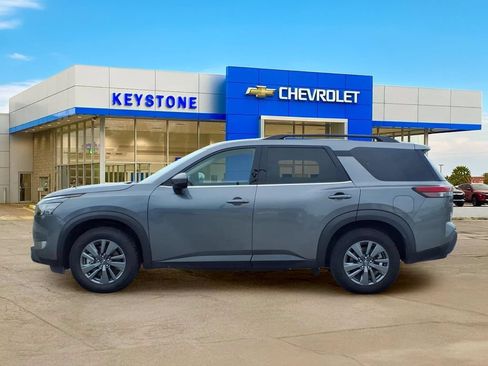 Used 2025 Nissan Pathfinder SV FWD image 4