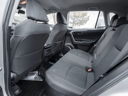 Used 2021 Toyota RAV4 LE image 27