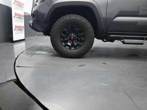 Used 2019 Toyota Tacoma TRD Off-Road AWD/4WD image 15