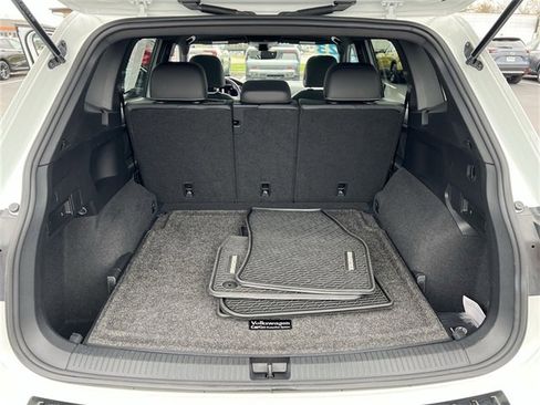 Used 2023 Volkswagen Tiguan SE R-Line image 19