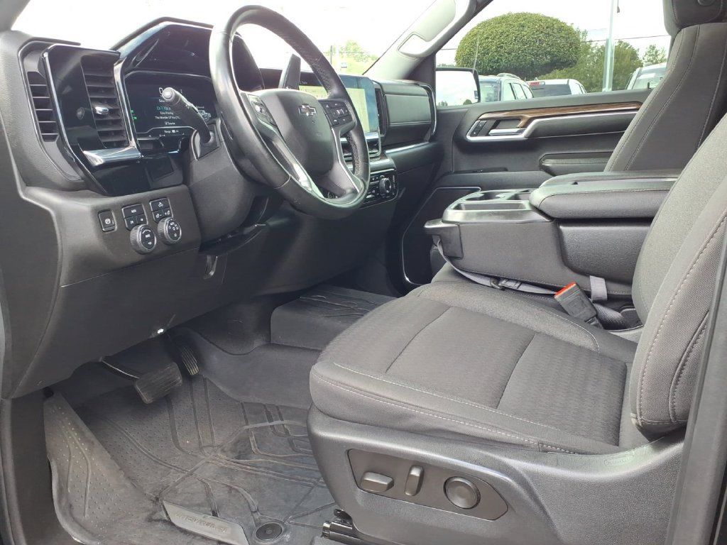 Used 2023 Chevrolet Silverado 1500 RST AWD/4WD image 12