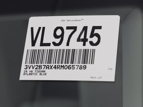Used 2024 Volkswagen Tiguan SE AWD/4WD image 25