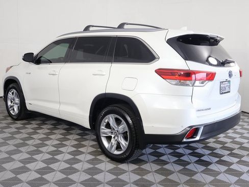 Used 2017 Toyota Highlander Limited w/ Carpet Mat Package AWD/4WD image 6