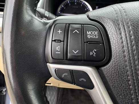 Used 2018 Toyota Highlander XLE FWD image 15