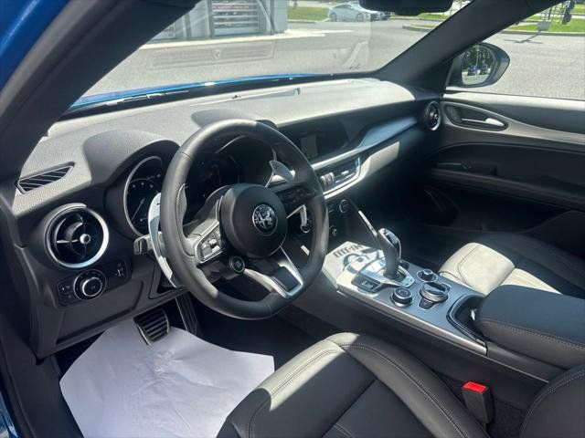 Used 2025 Alfa Romeo Stelvio Sprint AWD/4WD image 40