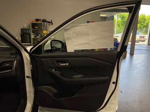 Certified 2025 Nissan Rogue SV AWD/4WD image 19