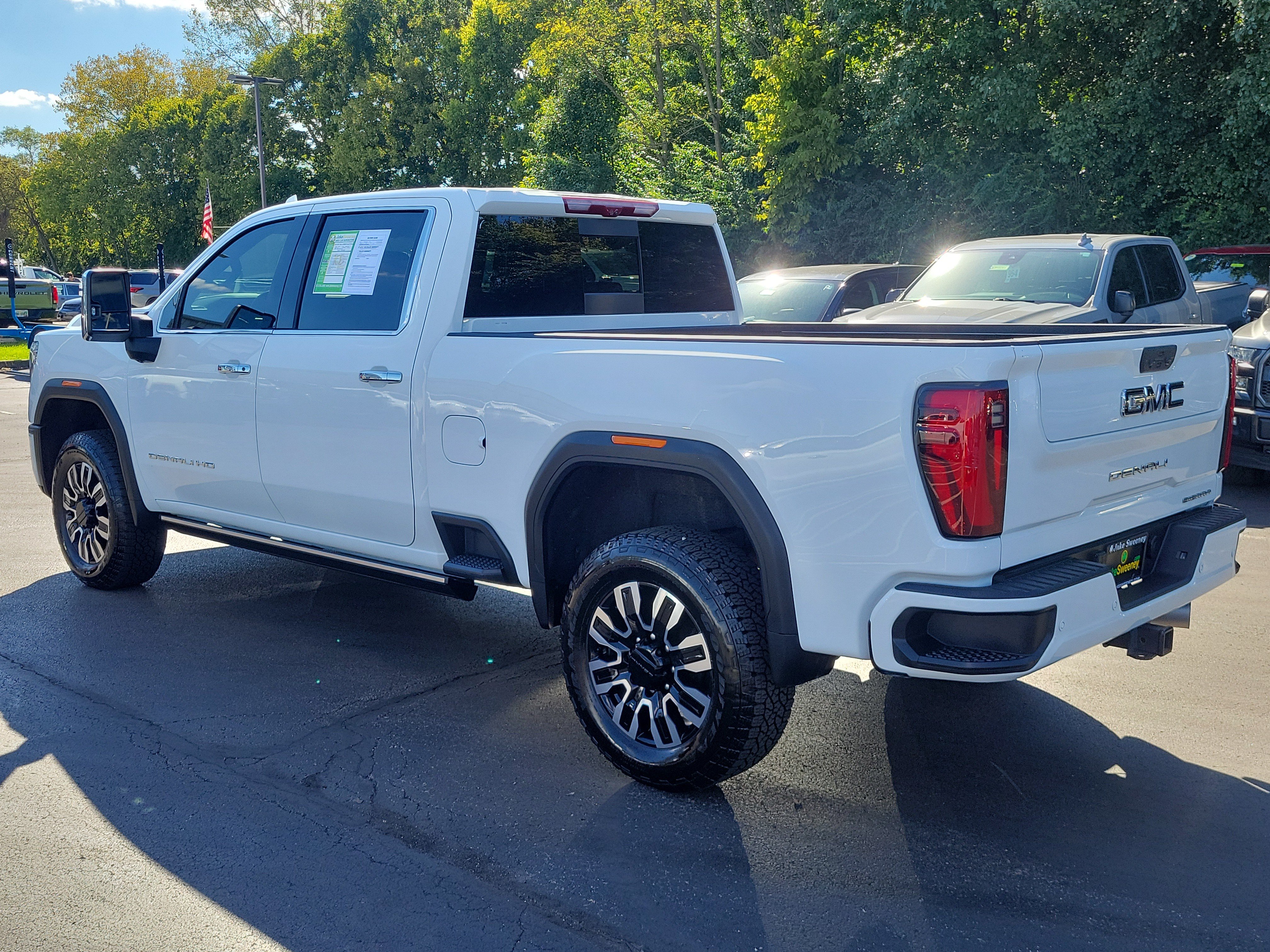 Used 2024 GMC Sierra 2500 Denali Ultimate AWD/4WD image 3