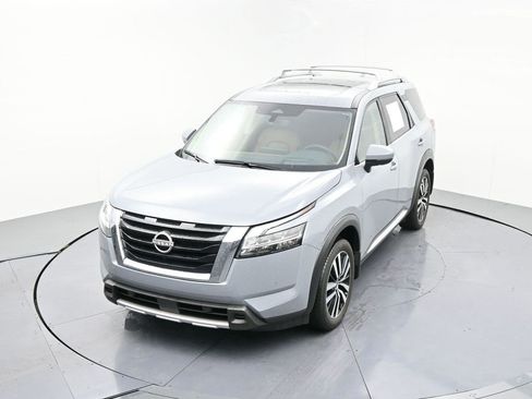 Used 2024 Nissan Pathfinder Platinum w/ Cargo Package image 18