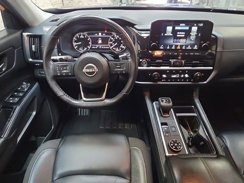 Used 2023 Nissan Pathfinder SL image 14