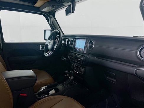Used 2022 Jeep Wrangler Unlimited Sahara image 9
