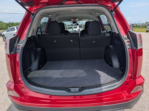 Used 2017 Toyota RAV4 LE FWD image 27
