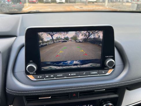 Used 2025 Nissan Rogue SV FWD image 25
